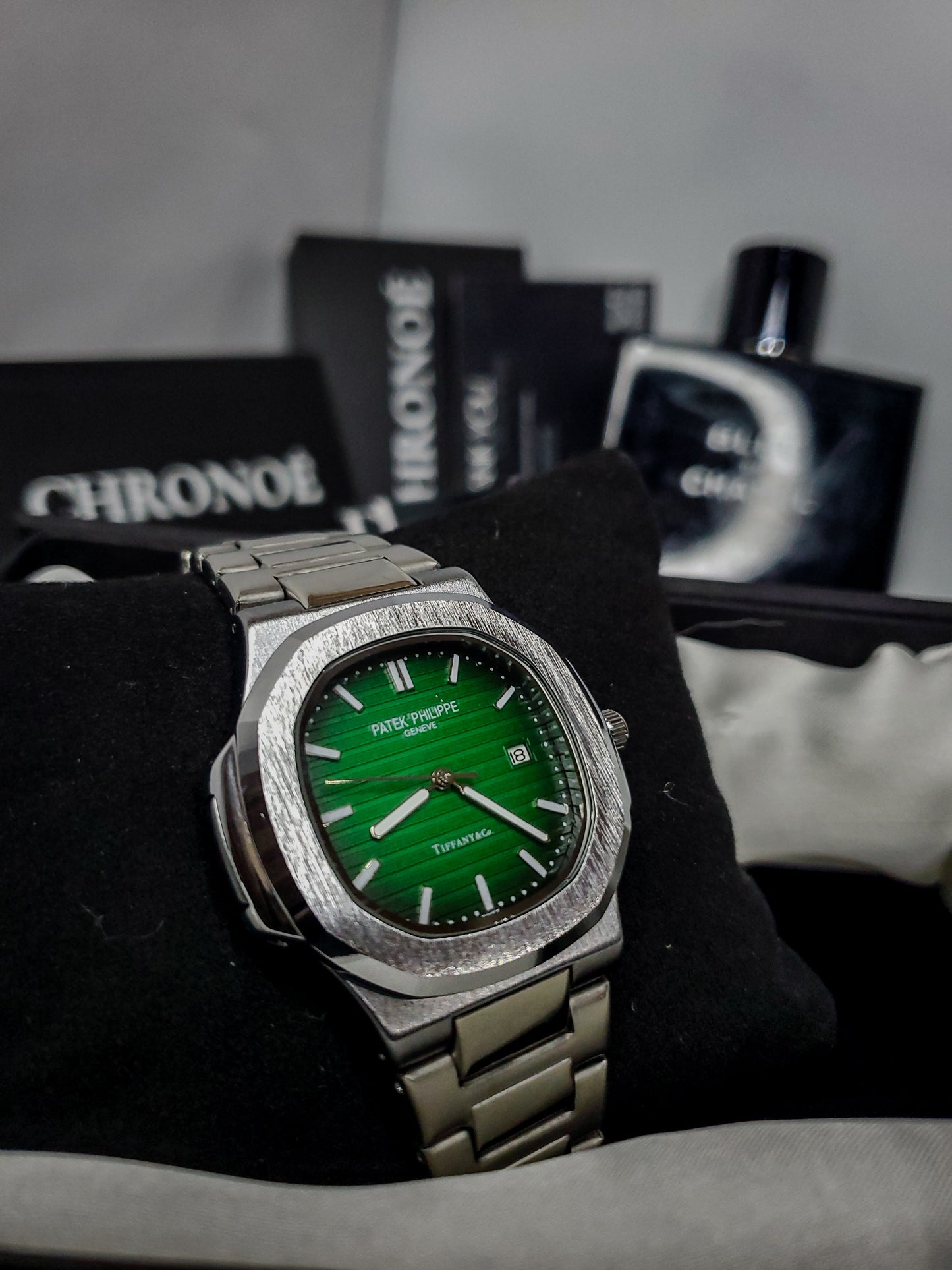 Patek Philippe Nautilus - Green Dial  - Noir Edition (60% OFF)