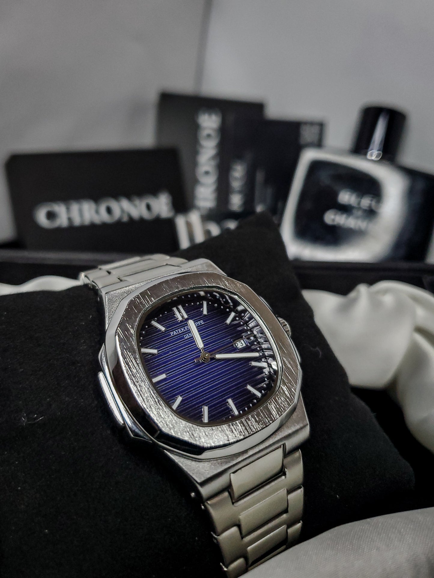 Patek Philippe Nautilus - Blue Dial - Noir Edition (60% OFF)