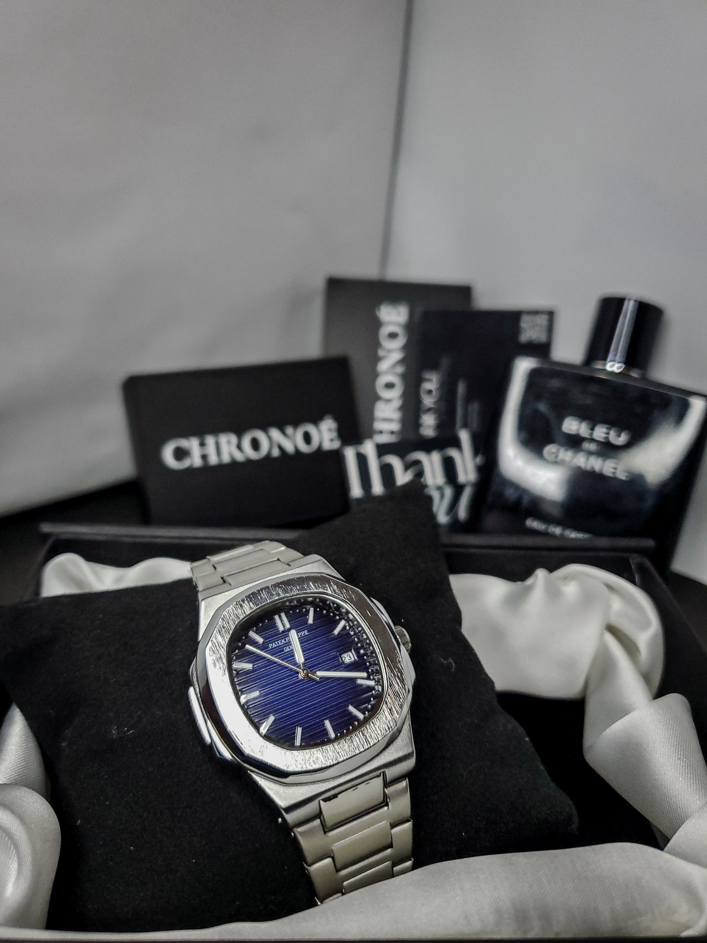 Patek Philippe Nautilus - Blue Dial - Noir Edition (60% OFF)